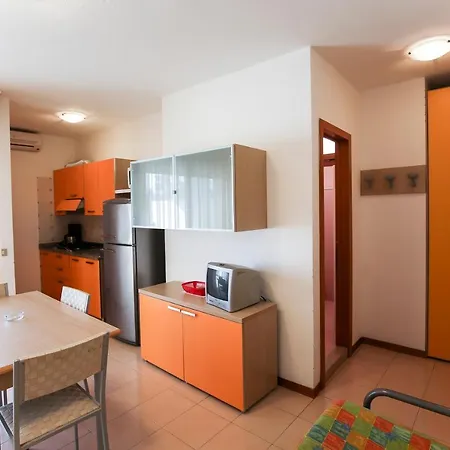 Appartaments Con Piscina Vicini Al Mare ביביונה
